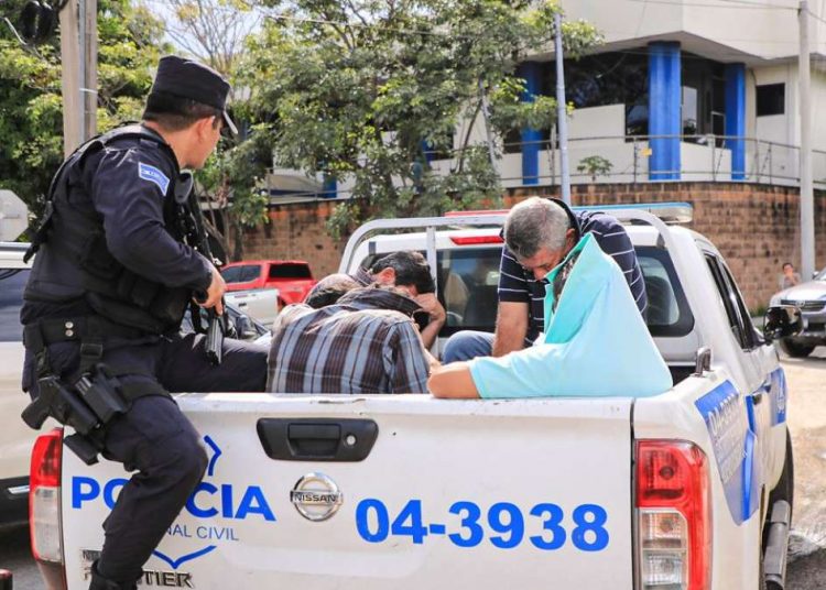 Capturan a 5 responsables de obra tras muerte de obrero en edificio en construcción en Santa Elena