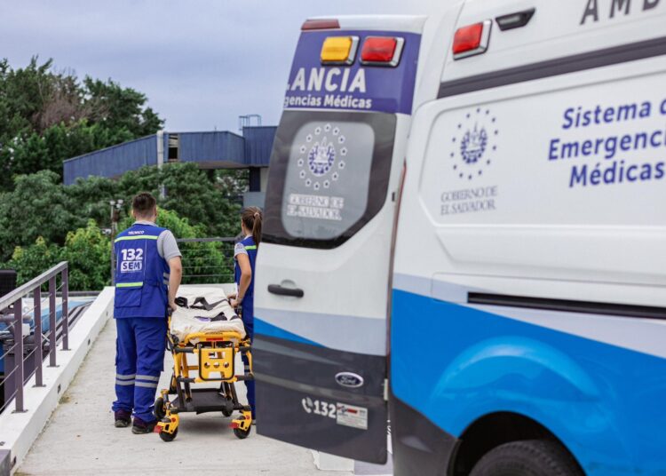 Trasladan en helicóptero a trabajador agrícola lesionado en Ateos